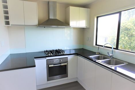 Photo of property in 26 Lambrown Drive, Totara Vale, Auckland, 0629