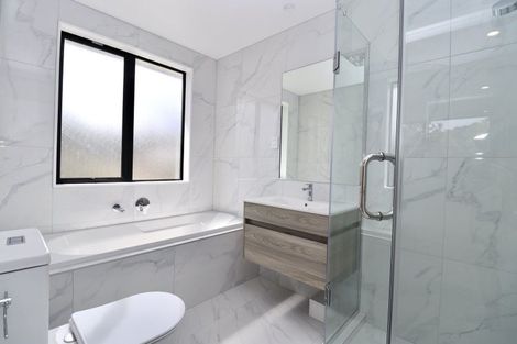 Photo of property in 127a Oreil Avenue, West Harbour, Auckland, 0618