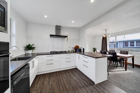 Photo of property in 11 Manawapou Road, Hawera, 4610