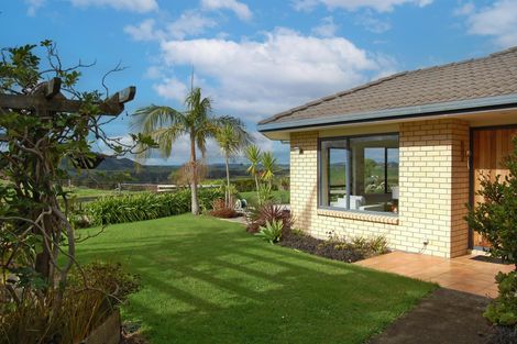 Photo of property in 91 Whaka Street, Maungaturoto, 0520