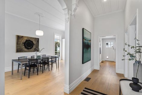 Photo of property in 7 Fairfax Avenue, Northcote, Auckland, 0627