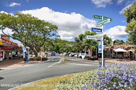 Photo of property in 49 Convair Crescent, Mangere, Auckland, 2022