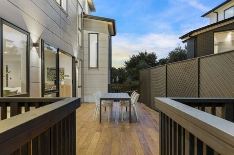 Photo of property in 28a Oliver Twist Avenue, Mellons Bay, Auckland, 2014