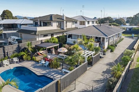 Photo of property in 26 Riverton Road, Mount Maunganui, 3116