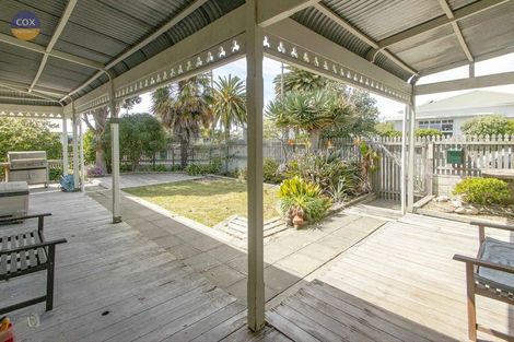 Photo of property in 27 Napier Terrace, Hospital Hill, Napier, 4110