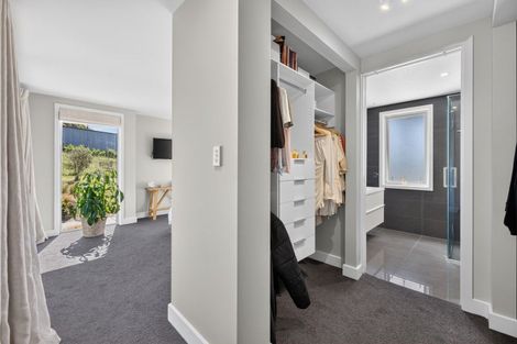 Photo of property in 11 Kaioruru Lane, Charteris Bay, Lyttelton, 8971
