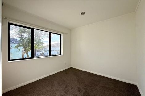 Photo of property in 6 Durham Street, Te Atatu Peninsula, Auckland, 0610