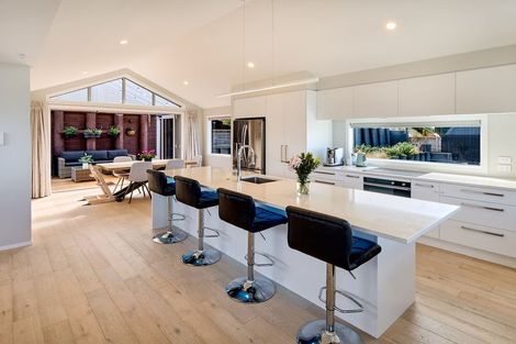 Photo of property in 28 Domett Street, Newlands, Wellington, 6037