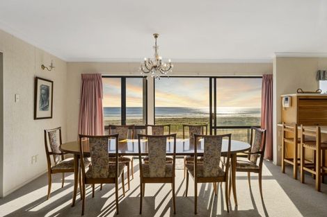 Photo of property in 76 Marine Parade, Mount Maunganui, 3116