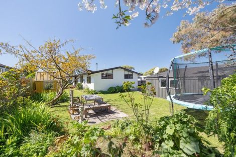 Photo of property in 6 Colonial Place, Kelvin Grove, Palmerston North, 4414