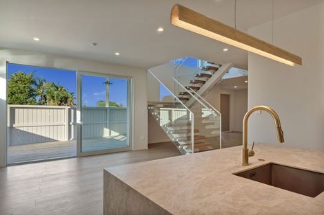 Photo of property in 318 Swanson Road, Henderson, Auckland, 0610