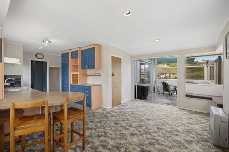 Photo of property in 14 Oawai Place, Marfell, New Plymouth, 4310