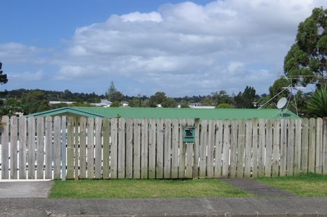 Photo of property in 1/87 Fairclough Road, Beach Haven, Auckland, 0626