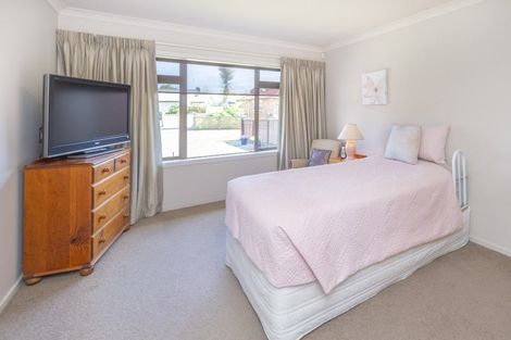 Photo of property in 14 Gilligan Close, College Estate, Whanganui, 4500