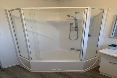 Photo of property in 41 Mcquarrie Avenue, Wattle Downs, Auckland, 2103