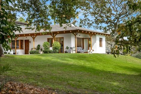 Photo of property in 10 Trig Road, West Harbour, Auckland, 0618