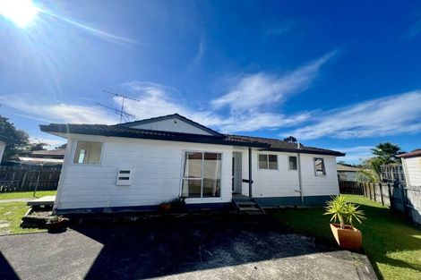 Photo of property in 40 Hassan Drive, Massey, Auckland, 0614