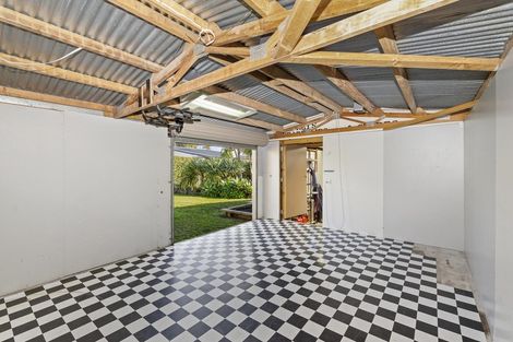 Photo of property in 15 Tamariki Avenue, Kelston, Auckland, 0602