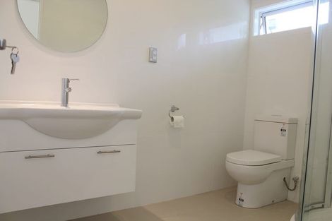 Photo of property in 1/4 Mossop Rise, Glenfield, Auckland, 0629