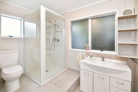 Photo of property in 18 Gledstane Road, Stanmore Bay, Whangaparaoa, 0932