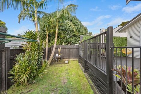 Photo of property in 75 Brougham Street, New Plymouth, 4310