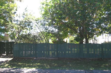 Photo of property in 2 Divich Avenue, Te Atatu South, Auckland, 0610