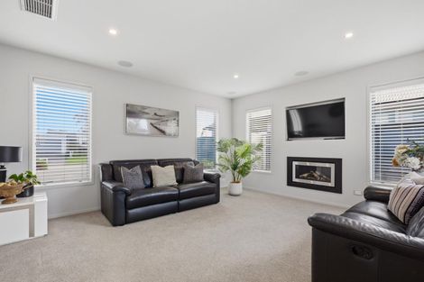 Photo of property in 42 Cassinia Close, Papamoa Beach, Papamoa, 3118