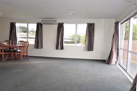 Photo of property in 6 Ryder Crescent, Levin, 5510