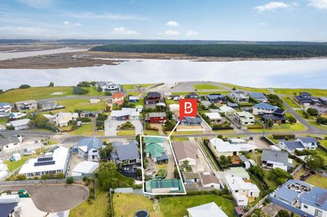 Photo of property in 43 Shortt Street, Foxton Beach, Foxton, 4815