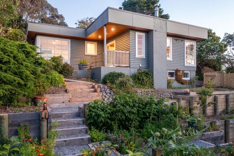 Photo of property in 35 Tennis Court Road, Raumati South, Paraparaumu, 5032