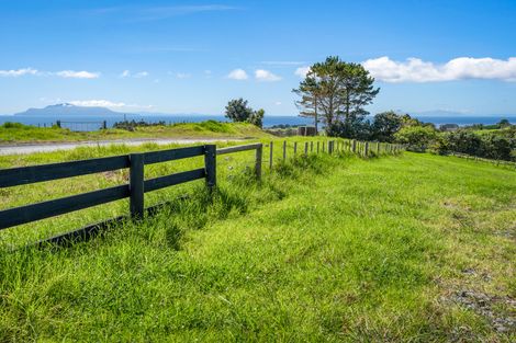 Photo of property in 98 Cape Rodney Road, Leigh, 0985