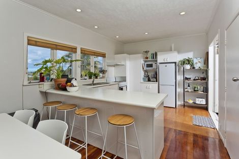 Photo of property in 1/160 East Coast Road, Forrest Hill, Auckland, 0620