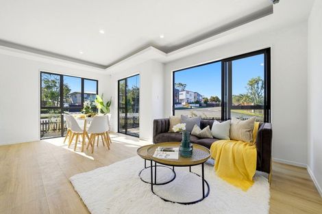 Photo of property in 71 Oreil Avenue, West Harbour, Auckland, 0618