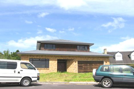 Photo of property in 12 Delisle Place, Windsor Park, Auckland, 0632