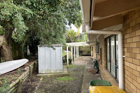 Photo of property in 18 Cornelian Crescent, Half Moon Bay, Auckland, 2012