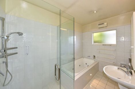 Photo of property in 3 Verran Place, Fendalton, Christchurch, 8052