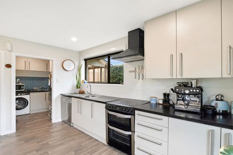 Photo of property in 28 Denise Crescent, Hornby, Christchurch, 8042