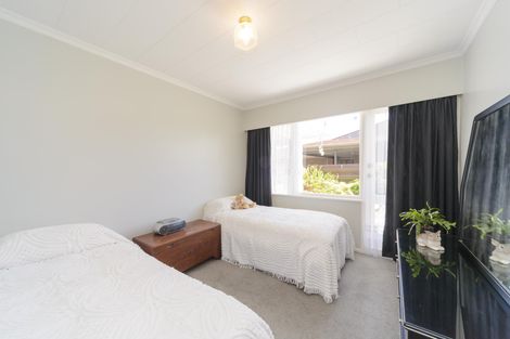 Photo of property in 77 Wikiriwhi Crescent, Awapuni, Palmerston North, 4412