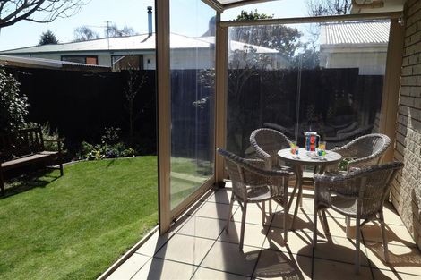 Photo of property in 2/444 Harewood Road, Harewood, Christchurch, 8051