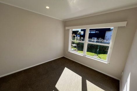 Photo of property in 2/4 Westwell Road, Belmont, Auckland, 0622
