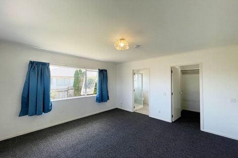 Photo of property in 33 Palmcrest Grove, Highland Park, Auckland, 2010