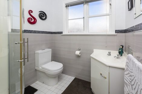 Photo of property in 10 Savage Crescent, Upper Hutt Central, Upper Hutt, 5018