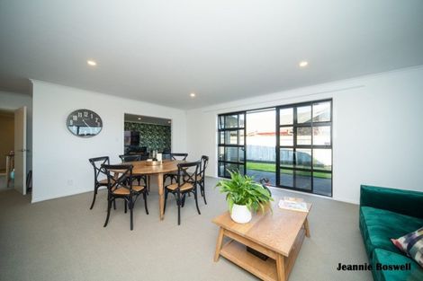 Photo of property in 8 Medallion Court, Kelvin Grove, Palmerston North, 4414