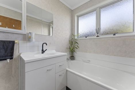 Photo of property in 26 Dunk Place, Milson, Palmerston North, 4414