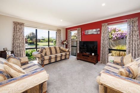Photo of property in 4 Meridian Grove, Kelvin Grove, Palmerston North, 4414
