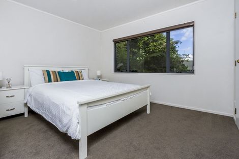 Photo of property in 9l View Road, Glenfield, Auckland, 0627