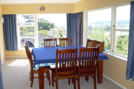 Photo of property in 3 Fyvie Avenue, Tawa, Wellington, 5028