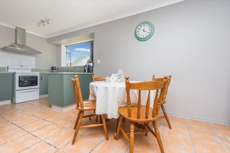 Photo of property in 4 Raleigh Avenue, Fairview Downs, Hamilton, 3214