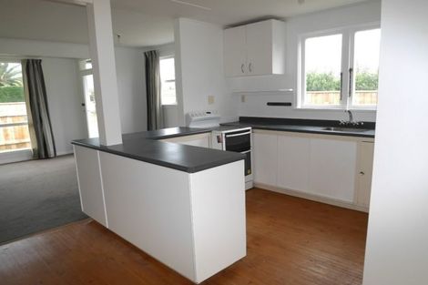 Photo of property in 17 Hemara Street, Waikanae Beach, Waikanae, 5036