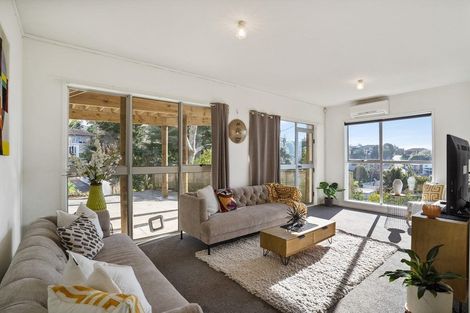 Photo of property in 43 Agincourt Street, Glenfield, Auckland, 0629